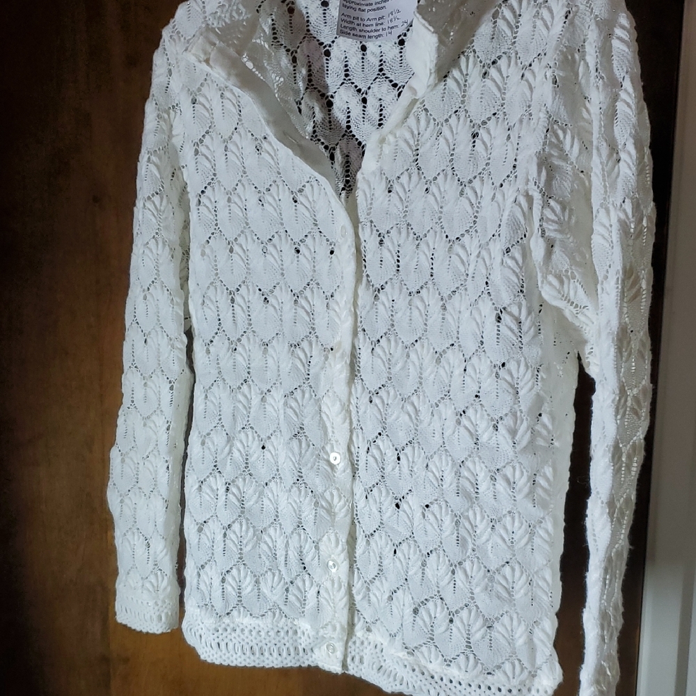 Elegant White Women's Crochet Sweater Button closure Vintage Like New Size 38